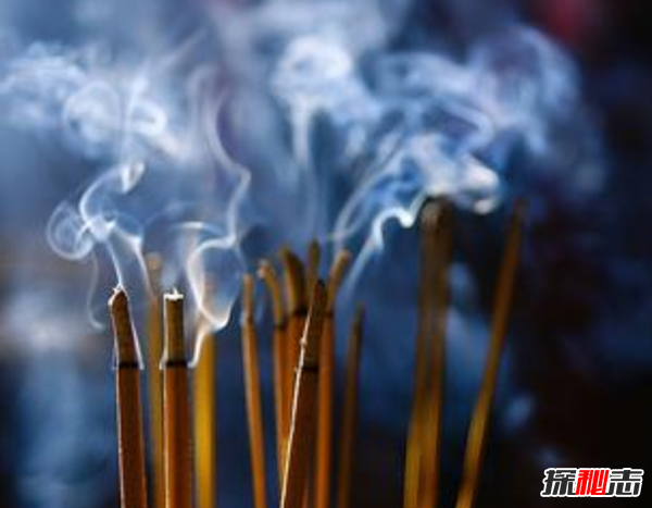 头皮发麻!真实灵异事件经历,夜半亲眼见关二爷现身银色
