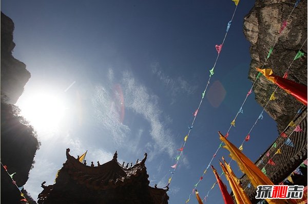 天空惊现玉皇大帝,玉帝像开光时竟出现在天空(玉帝显灵吗?)